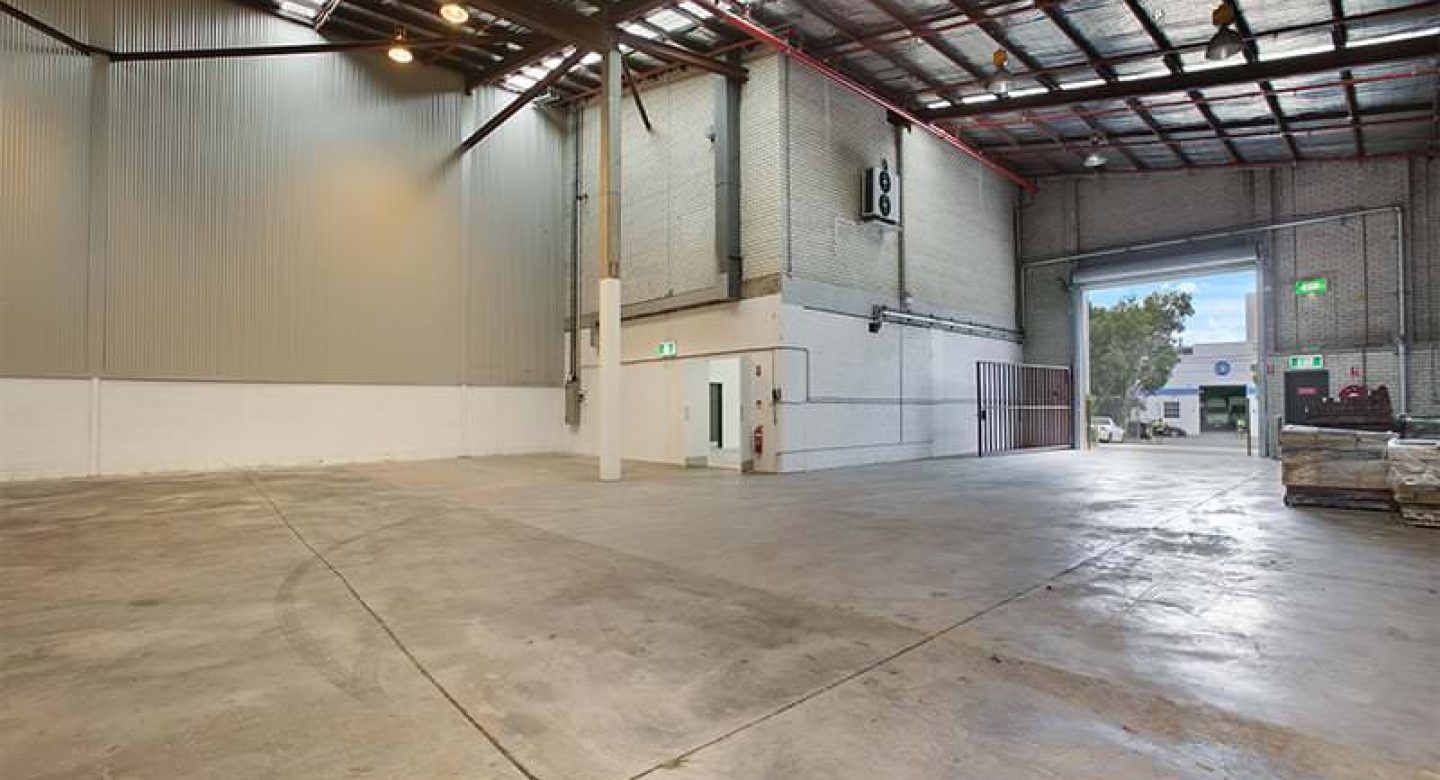 Open industrial commercial warehouse facility